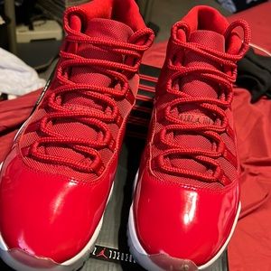 Jordan 11 win like 96 Minor scuff and very minor yellowing size 11